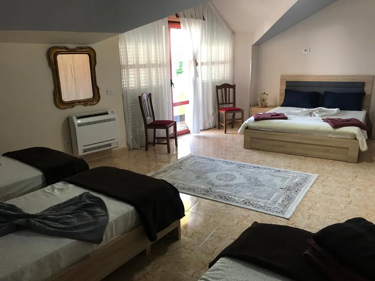 Maison Centre Shkoder 0*,