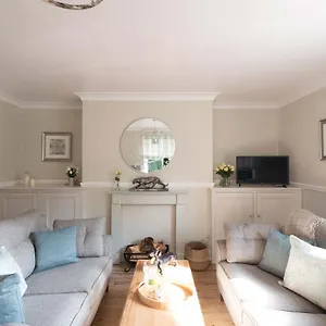  Apartment Host & - No 9 By The Park United Kingdom